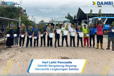 Hari Lahir Pancasila, DAMRI Bergotong-Royong Percantik Lingkungan Sekitar